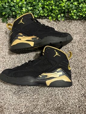 Nike Jordan Kids' Black & Gold Retro Basketball Shoes
